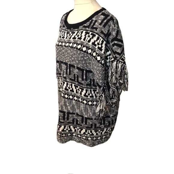 Poncho Gianni Bini Black and white oversized poncho style sweater with fringe si - Picture 8 of 15